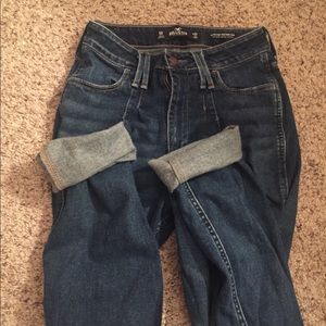 Hollister Ultra High Rise Mom Jeans